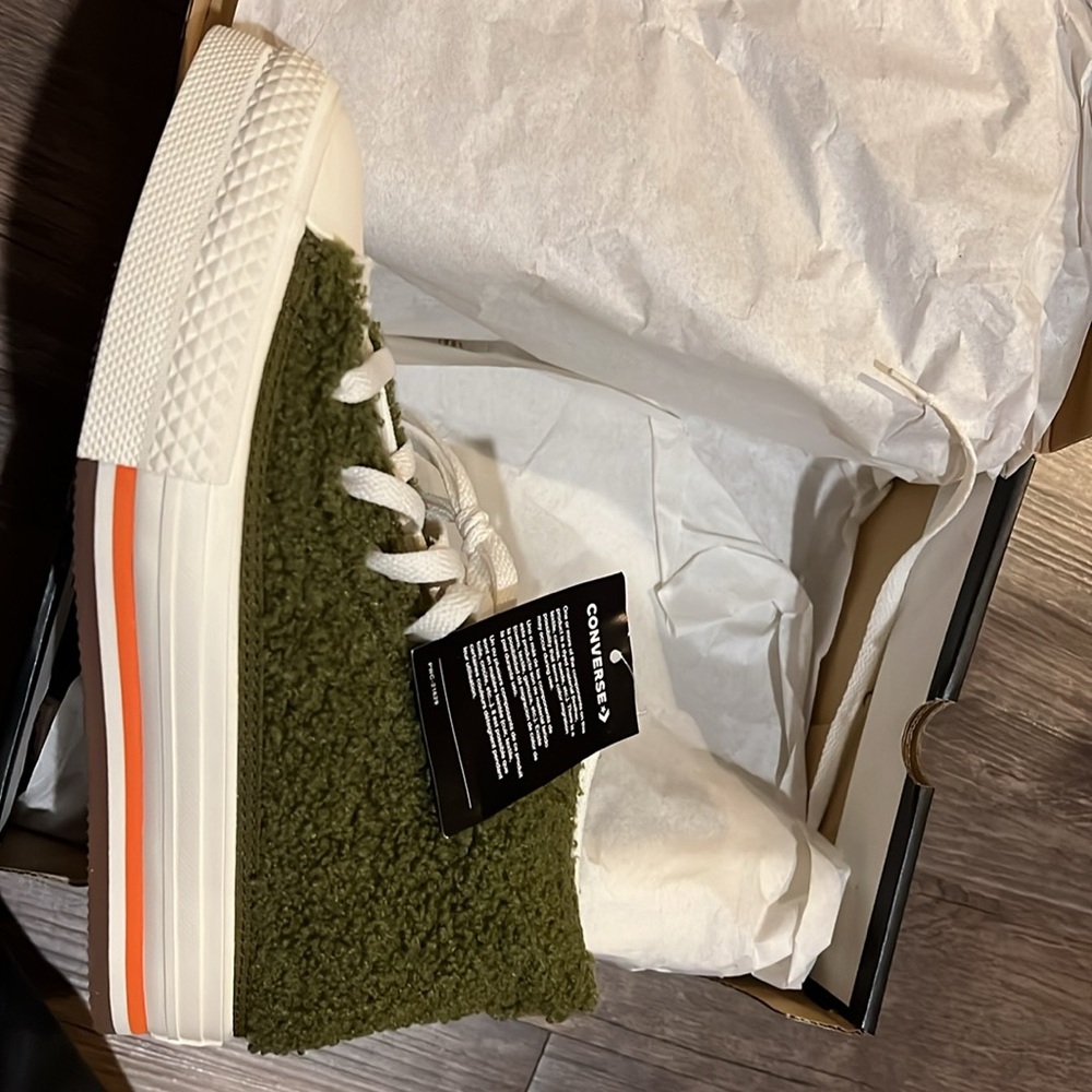 Brand New in Box Converse Fluffy Platform Youth 5 Ladies 7 - Picture 2 of 2